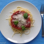 Spaghetti z pomidorami i bazylią
