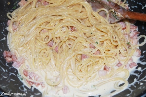 spaghetti z sosem carbonara