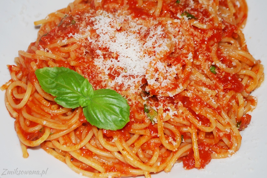 spaghetti z pomidorami