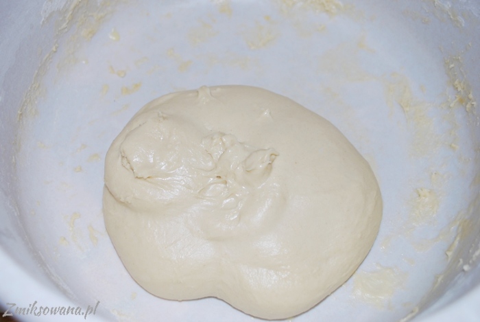 ciasto drożdżowe na pączki
