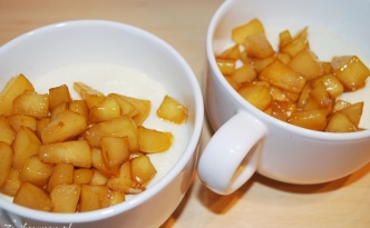 kasza manna na mleku z karmelizowanymi gruszkami