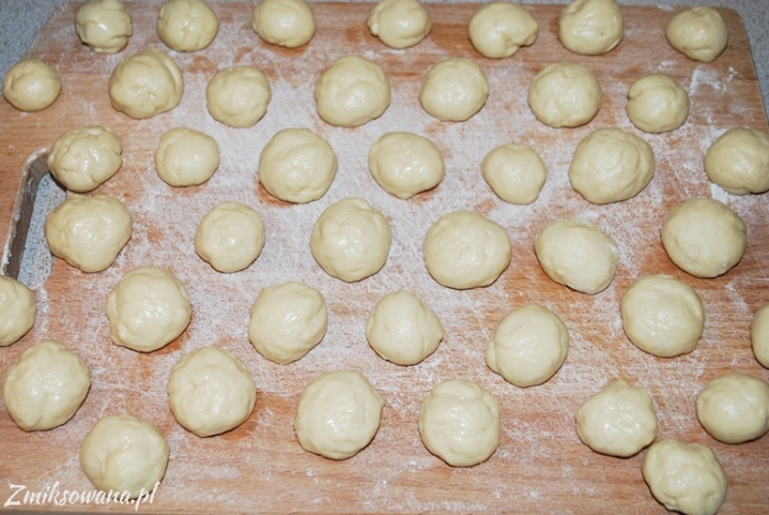 mini pączki drożdżowe