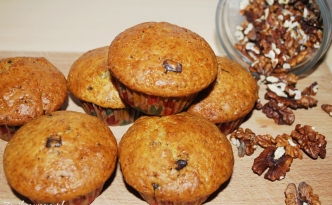 muffinki z czekoladą i orzechami