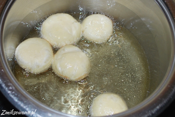 smażone małe pączki