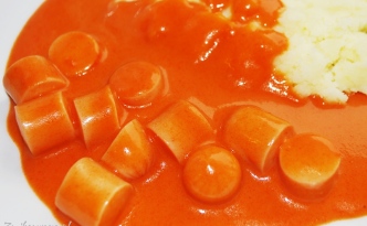parówki w sosie pomidorowym